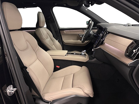Volvo XC90 13 of 20