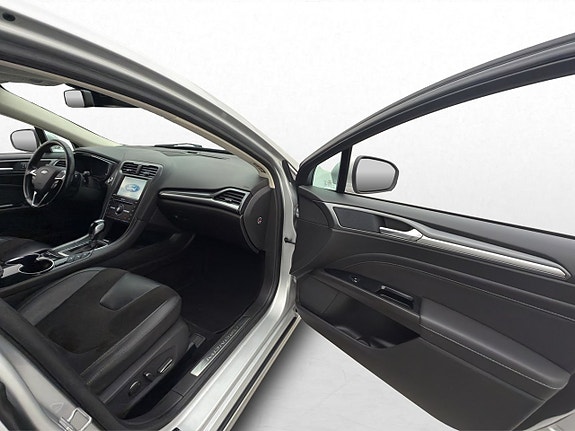 Ford Mondeo 23 of 30