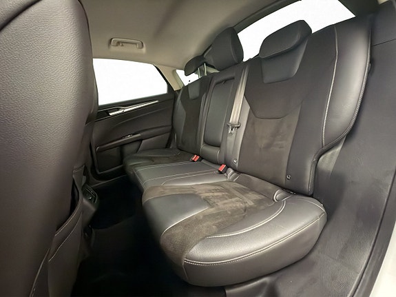 Ford Mondeo 24 of 30
