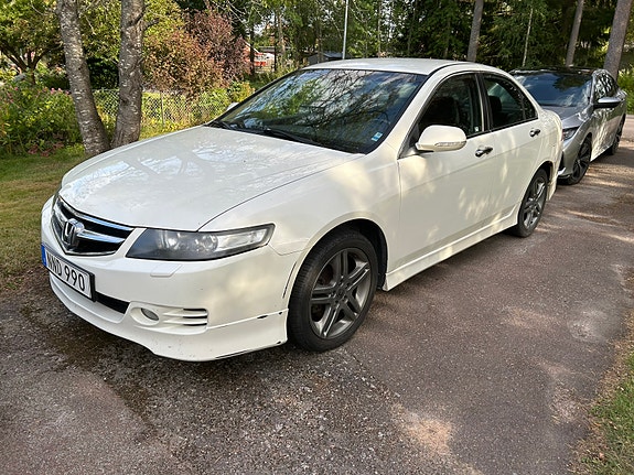 Honda Accord 2 of 6