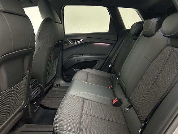 Audi Q4 e-tron 10 of 21