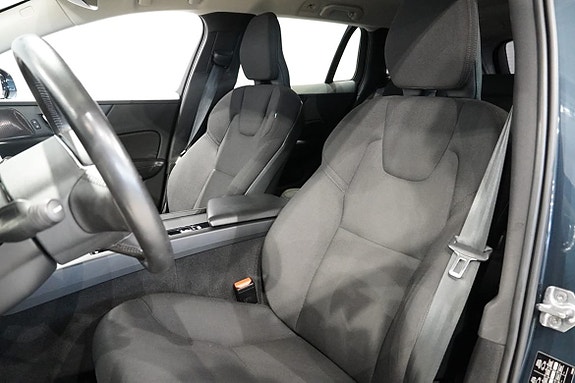 Volvo V60 Cross Country 6 of 23