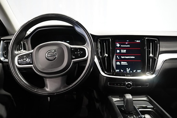 Volvo V60 Cross Country 9 of 23