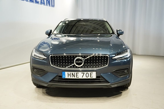 Volvo V60 Cross Country 2 of 23