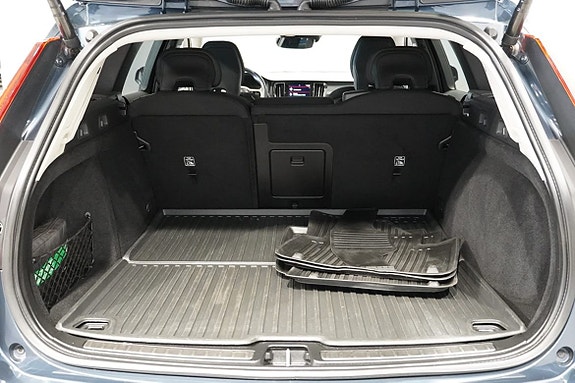 Volvo V60 Cross Country 10 of 23