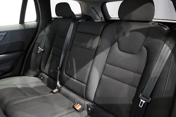 Volvo V60 Cross Country 8 of 23