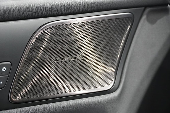 Volvo V60 Cross Country 14 of 23