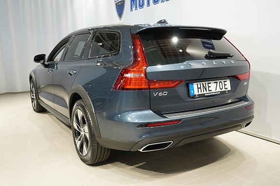 Volvo V60 Cross Country 3 of 23