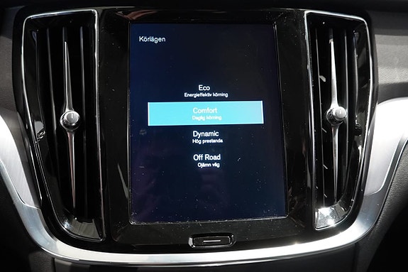 Volvo V60 Cross Country 21 of 23
