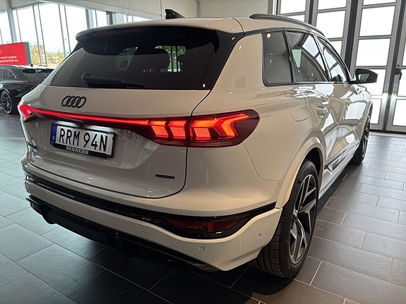 Audi Q6 e-tron 5 of 12