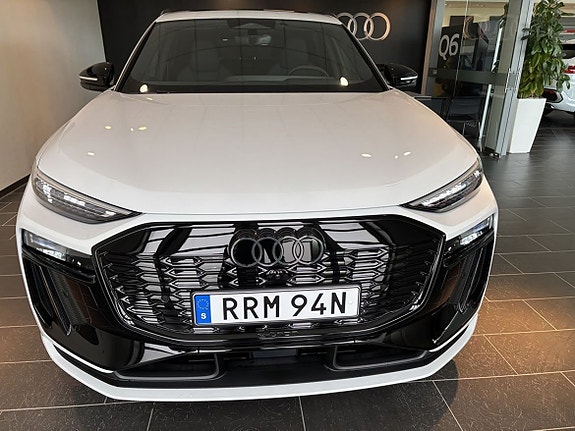 Audi Q6 e-tron 3 of 12