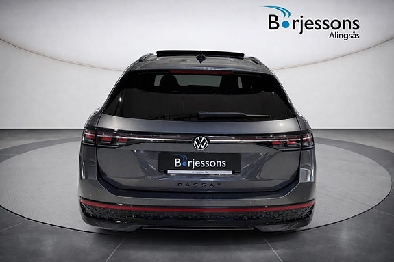 Volkswagen Passat 6 of 14