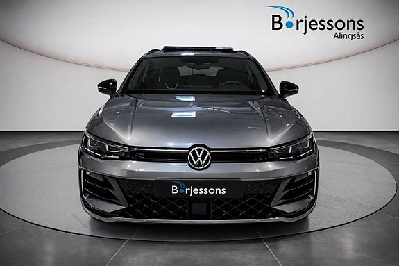 Volkswagen Passat 2 of 14