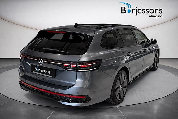 Volkswagen Passat 5 of 14