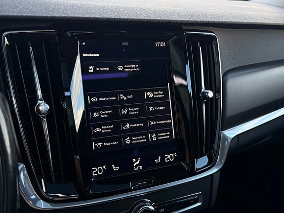Volvo V90 Cross Country 19 of 25