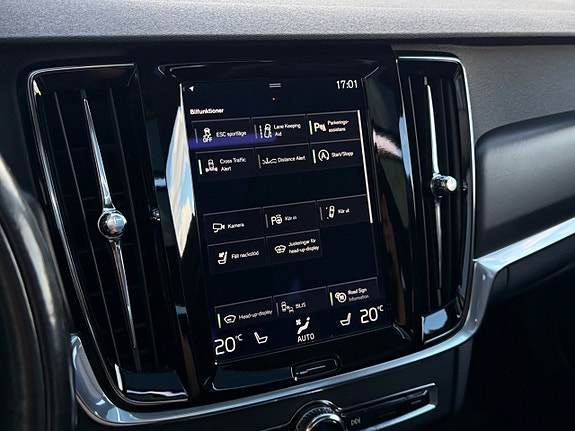Volvo V90 Cross Country 18 of 25