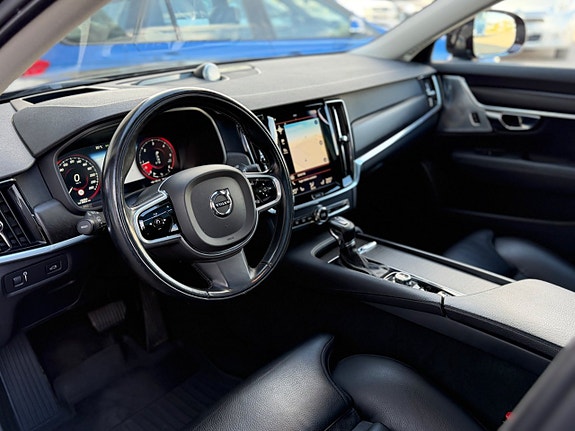 Volvo V90 Cross Country 10 of 25