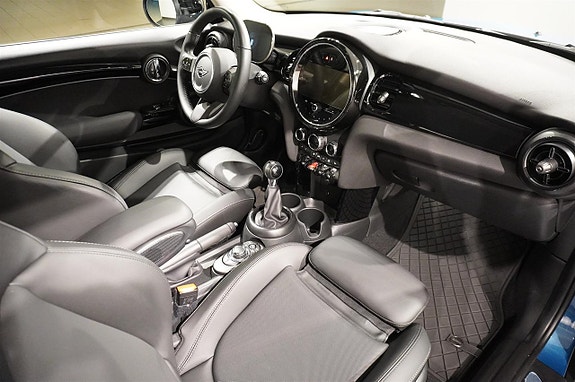 MINI Cooper 8 of 13
