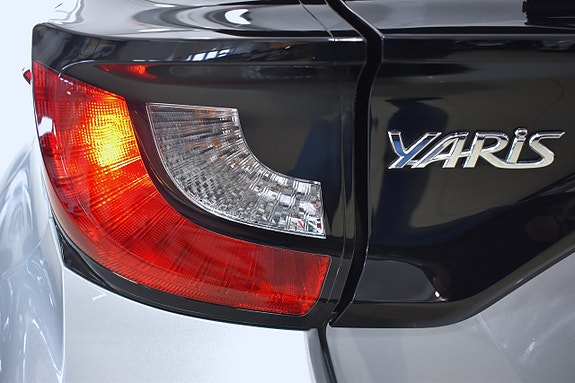 Toyota Yaris 16 of 19