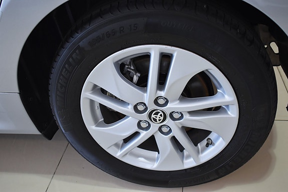 Toyota Yaris 19 of 19