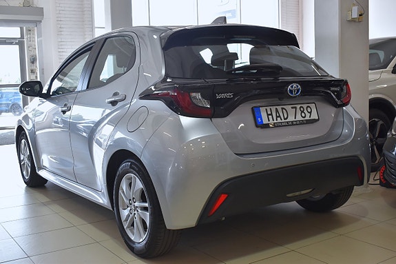 Toyota Yaris 3 of 19