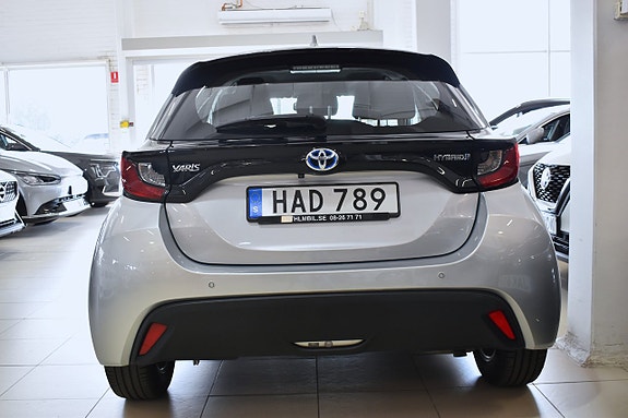 Toyota Yaris 4 of 19