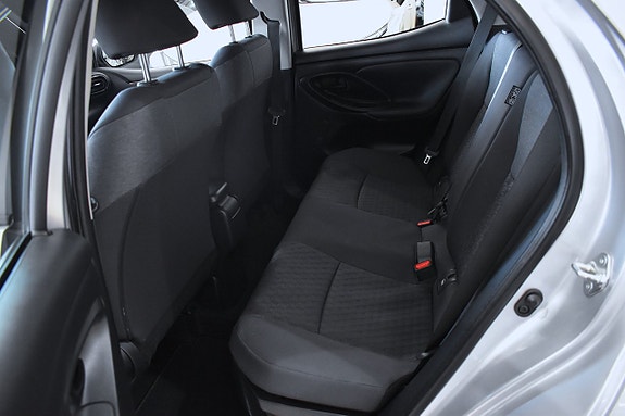 Toyota Yaris 8 of 19