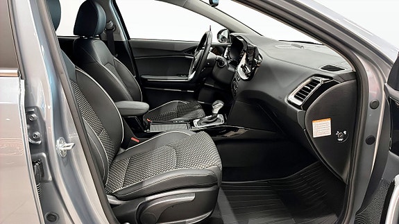 Kia XCeed 3 of 9