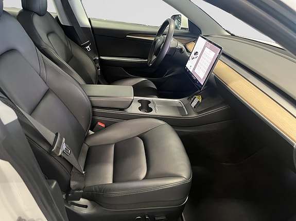Tesla Model 3 14 of 18