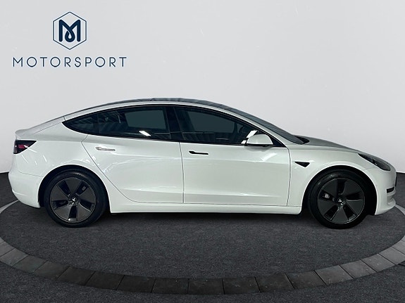 Tesla Model 3 7 of 18