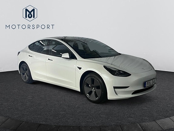Tesla Model 3 8 of 18