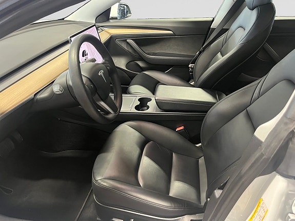 Tesla Model 3 9 of 18
