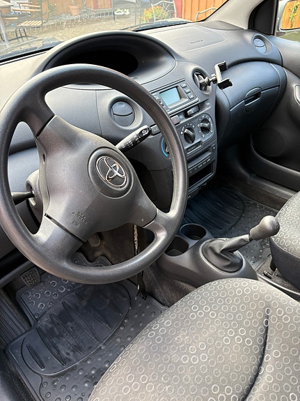 Toyota Yaris 10 of 10