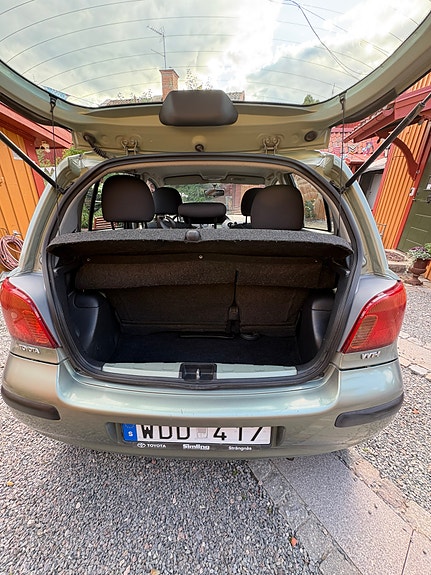 Toyota Yaris 5 of 9