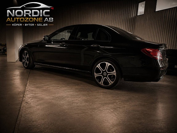 Mercedes-Benz E220 d 3 of 5