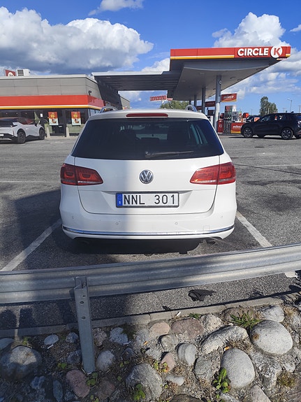 Volkswagen Passat 2 of 10