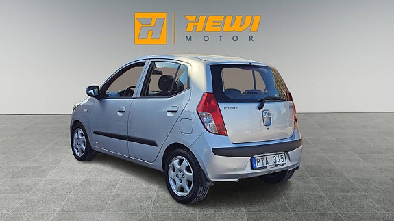 Hyundai i10 2 of 15