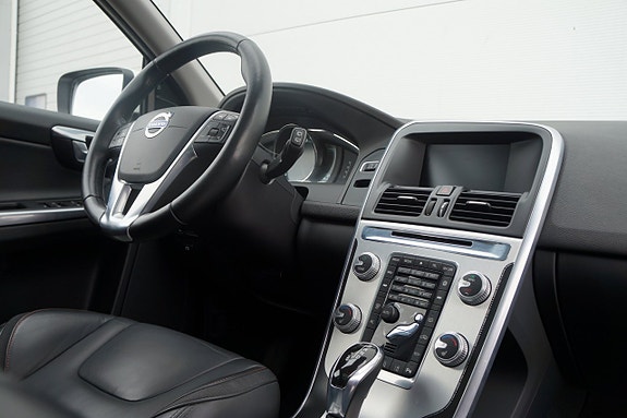 Volvo XC60 16 of 30