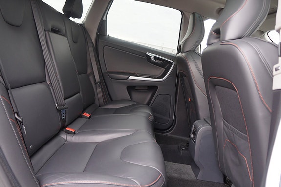 Volvo XC60 14 of 30