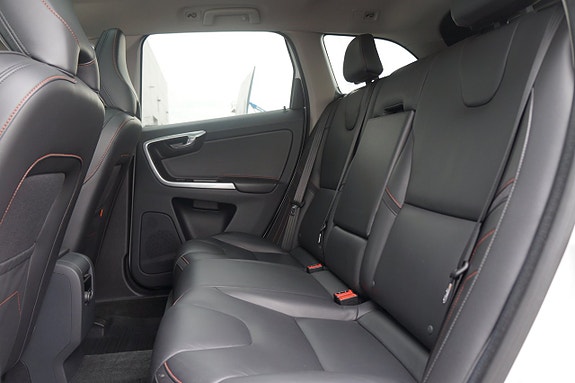 Volvo XC60 13 of 30
