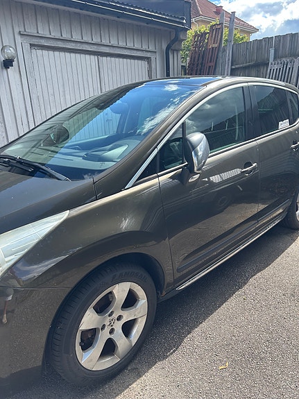 Peugeot 3008 2 of 6