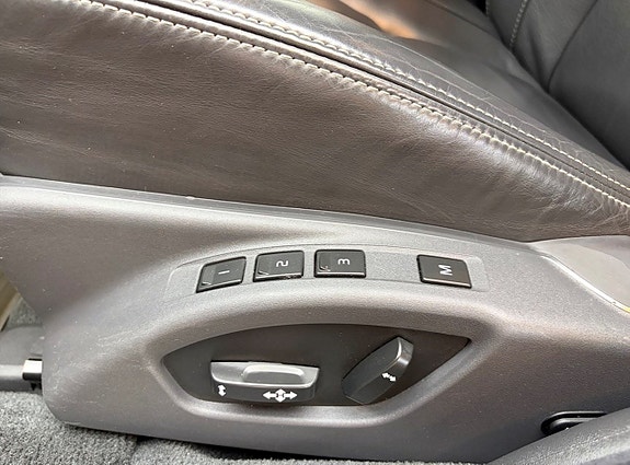 Volvo XC70 12 of 12