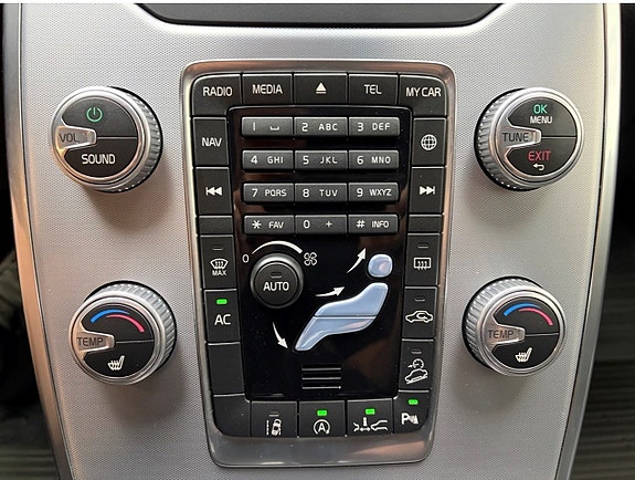 Volvo XC70 11 of 12