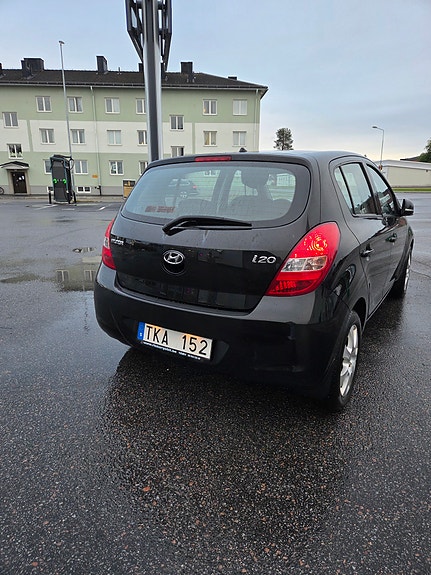 Hyundai i20 2 of 4