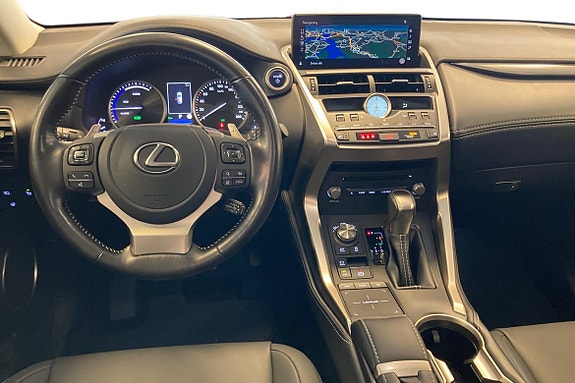 Lexus NX300h 8 of 20