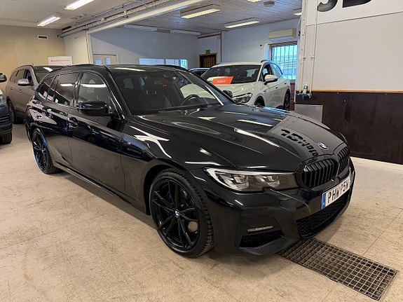 BMW 330i 2 of 15