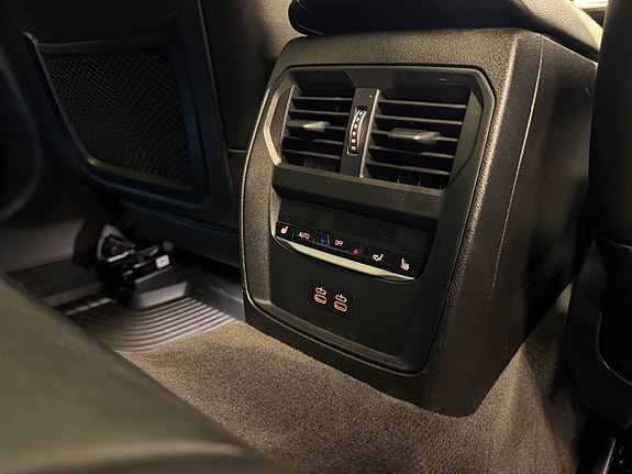 BMW 330i 13 of 15