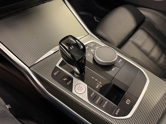 BMW 330i 12 of 15