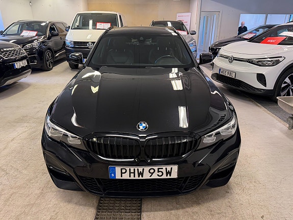 BMW 330i 4 of 15