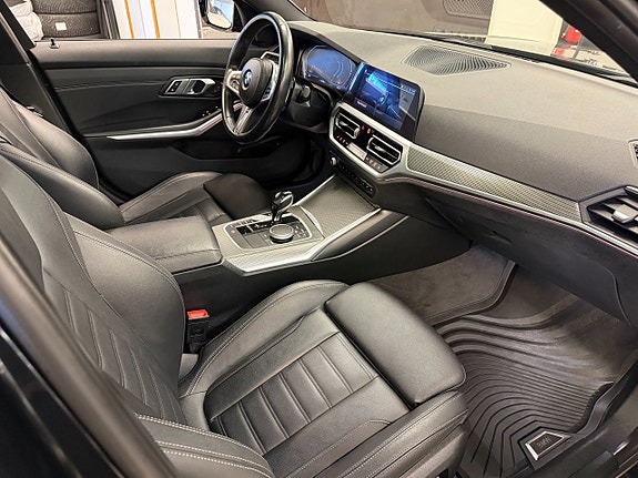 BMW 330i 10 of 15